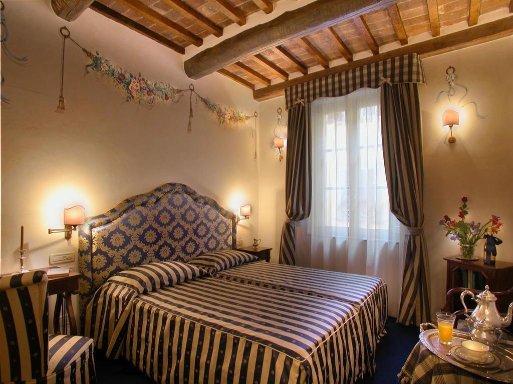 Hotel Relais Dell'Orologio Pisa Room photo