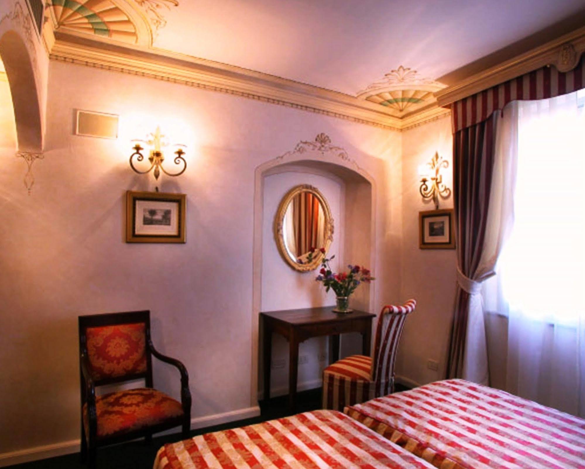 Hotel Relais Dell'Orologio Pisa Room photo